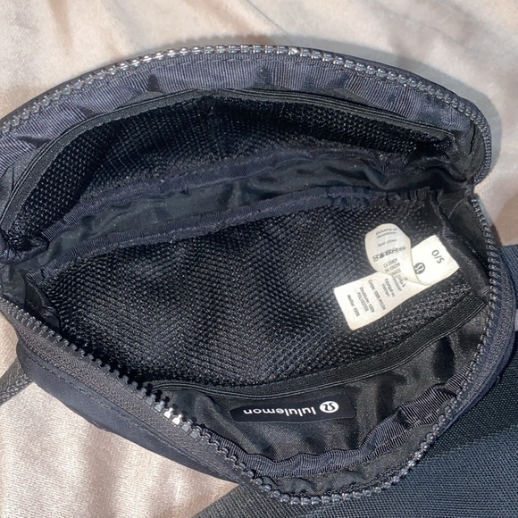Lululemon Everywhere Black Belt Bag L1 - Picture 7 of 12